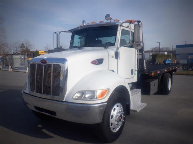 2006 Peterbilt 335 Tilt Deck Manual Dually Air Brakes Diesel image 2