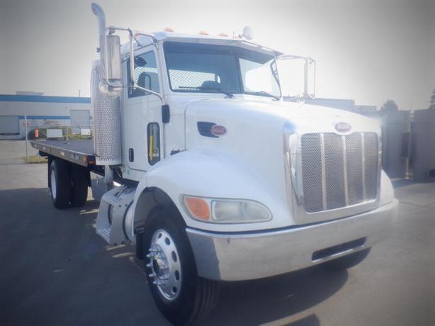 2006 Peterbilt 335 Tilt Deck Manual Dually Air Brakes Diesel image 4