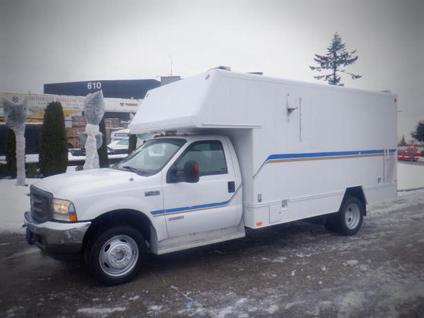 2004 Ford F-450 SD Regular Cab 14 Foot Cube Van 2WD Diesel image 1