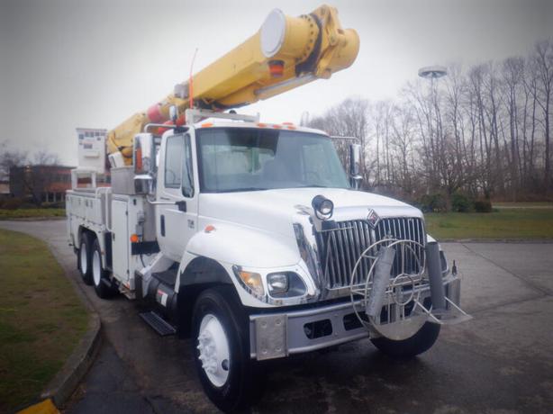 2006 International 7500 Regular Cab Bucket Truck Diesel With Air Brakes image 4