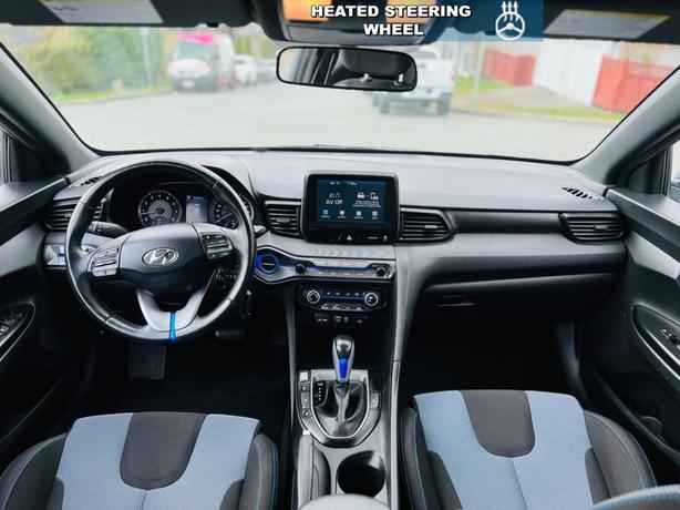 2019 Hyundai Veloster 2.0 Gl Auto image 3