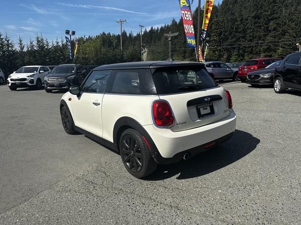 2016 MINI Cooper image 3