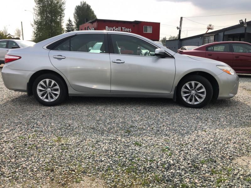2015 Toyota Camry LE display photo