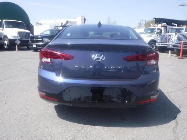 2019 Hyundai Elantra 4 dr sedan image 4