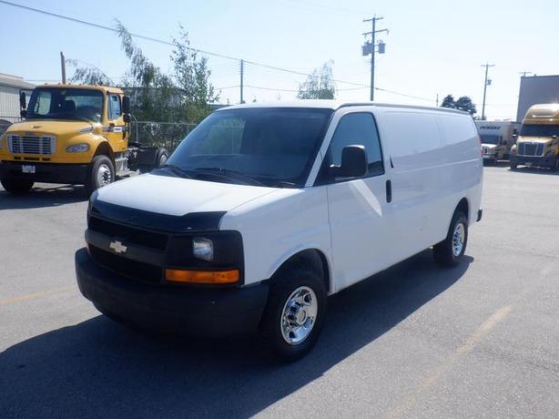 2009 Chevrolet Express 2500 Cargo Van image 2