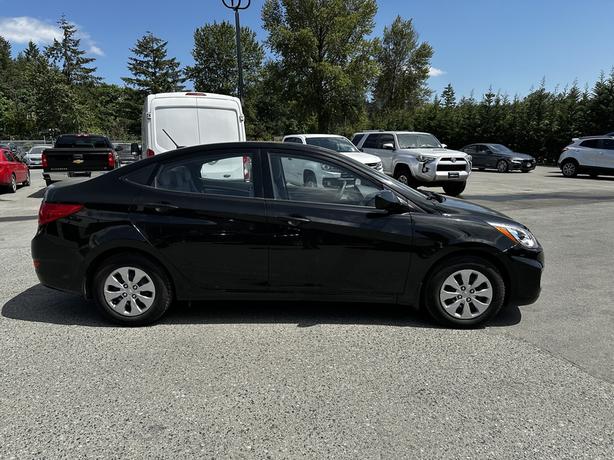 2016 Hyundai Accent image 6