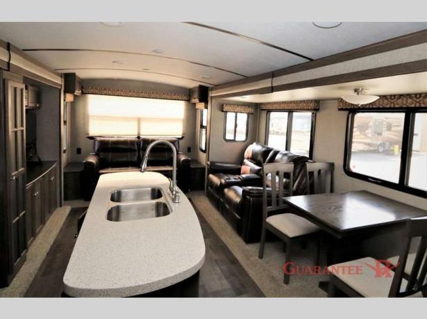 Used 2017 Keystone RV Premier Ultra Lite 30RIPR image 6