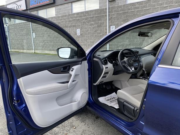 2019 Nissan Qashqai S AWD-Blind Spot Warning,Heated Seats,AC image 6