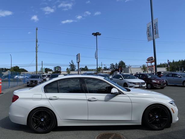 2016 BMW 3 Series 328i xDrive AWD-Navigation,Moonroof,HiFi Audio image 3