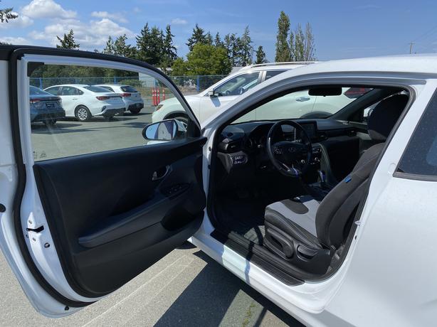 2019 Hyundai Veloster GL FWD-AppLink,Keyless Entry,Heated Seats & SW image 6