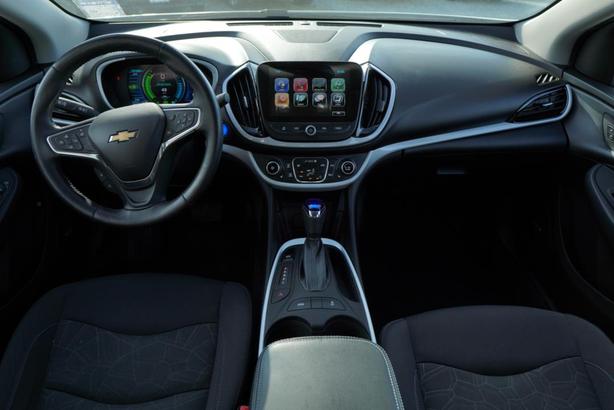 2017 Chevrolet Volt Hatchback LT - ONE OWNER - NO ACCIDENTS image 6