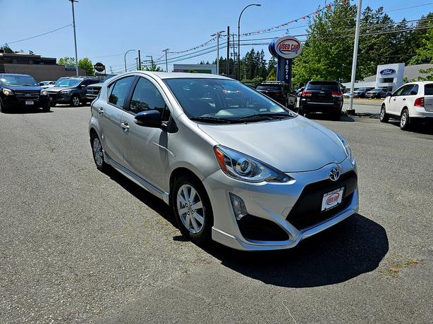 2017 Toyota Prius c image 1