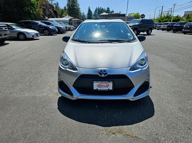 2017 Toyota Prius c image 6