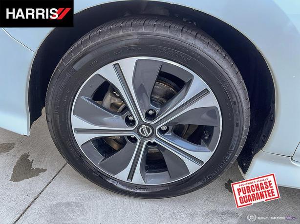 2019 NISSAN LEAF SV Hatchback image 8