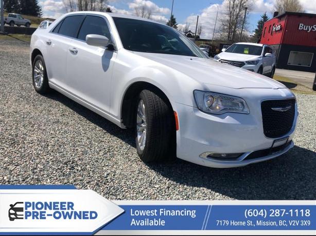 2016 Chrysler 300 Touring image 3