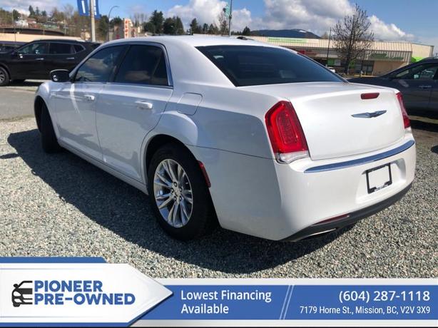 2016 Chrysler 300 Touring image 7