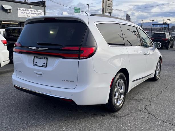 2022 Chrysler Pacifica Limited image 4