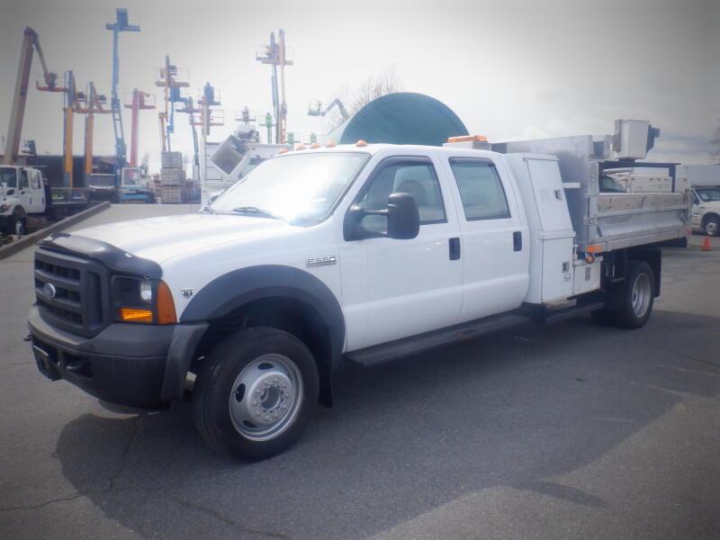 2006 Ford F-550 Crew Cab 2WD Dump truck display photo