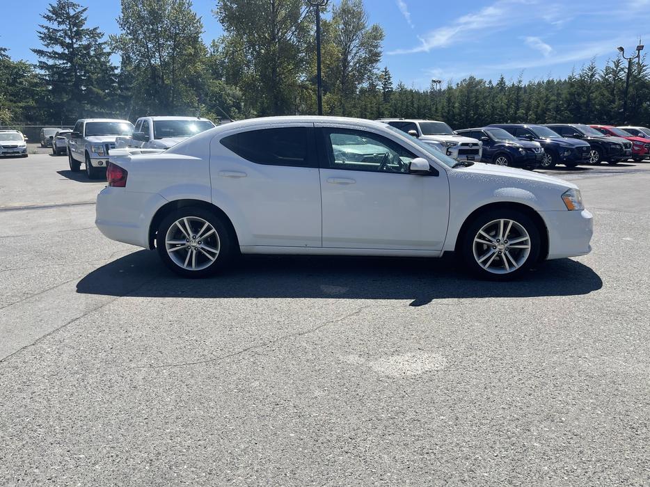2013 Dodge Avenger SXT display photo