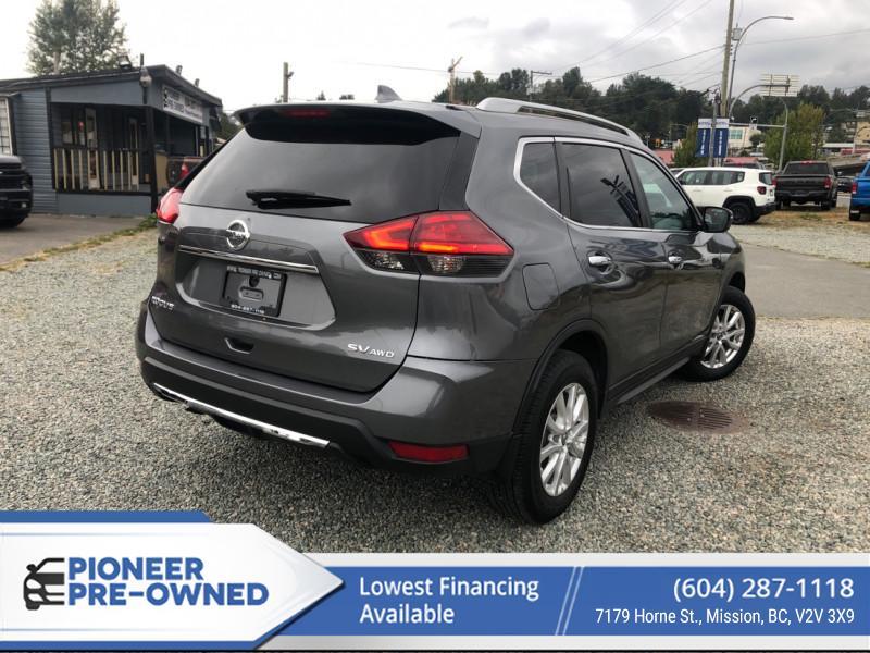 2017 Nissan Rogue SV display photo