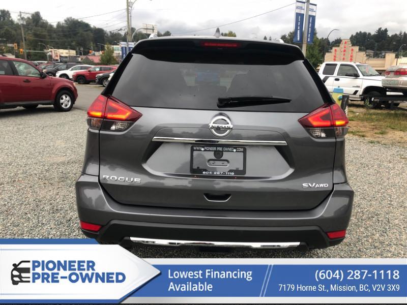 2017 Nissan Rogue SV display photo