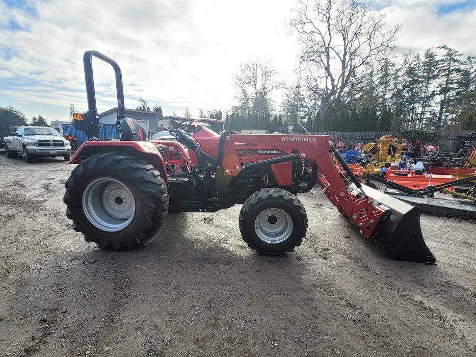 2022 Mahindra 4500 Series 4540 4WD display photo