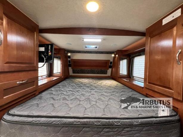 Used 2017 Arctic Fox 1150 image 8