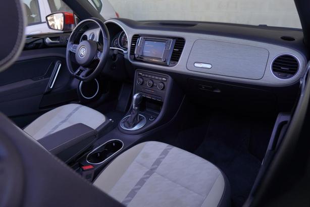 2018 Volkswagen Beetle Convertible Coast Auto - NO ACCIDENTS / ONE OWNER image 4