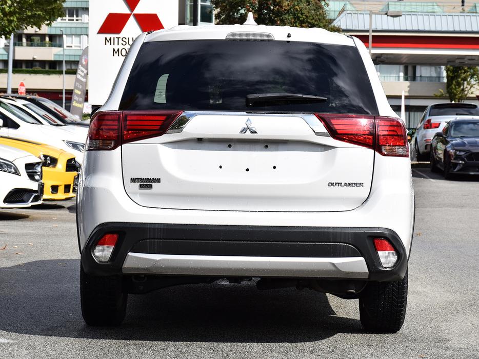2018 Mitsubishi Outlander ES - BlueTooth, Dual Climate, Heated Seats display photo