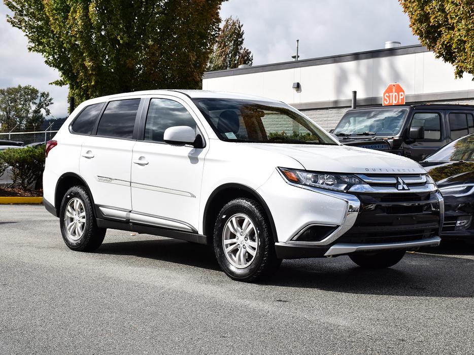 2018 Mitsubishi Outlander ES - BlueTooth, Dual Climate, Heated Seats display photo