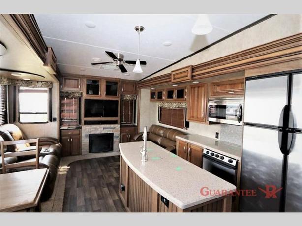 Used 2015 Keystone RV Montana High Country 310RE image 7