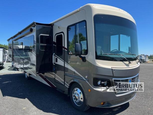 Used 2018 Holiday Rambler Vacationer 35P image 1