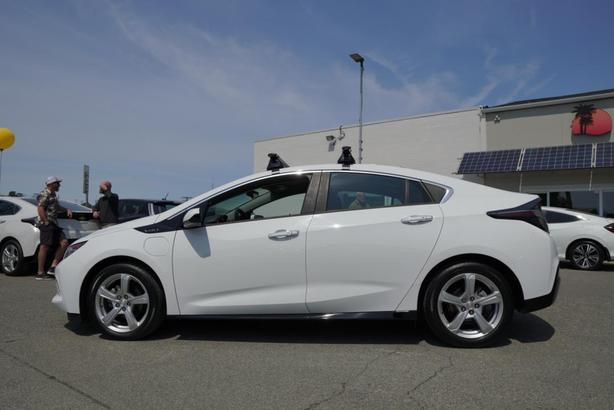 2018 Chevrolet Volt Hatchback LT - ONE OWNER - NO ACCIDENTS image 4