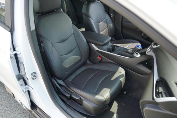 2018 Chevrolet Volt Hatchback LT - ONE OWNER - NO ACCIDENTS image 7