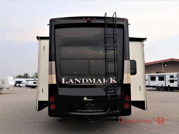 Used 2017 Heartland Landmark 365 Newport image 4