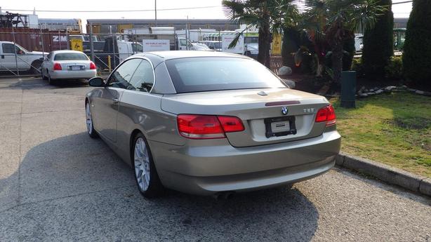 2007 BMW 3-Series 328i Convertible image 8