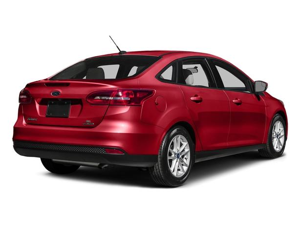 2015 Ford Focus SE image 2