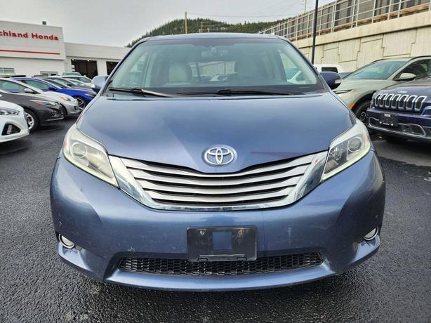 2015 Toyota Sienna Limited - AWD, NAVIGATION, 3RD ROW SEAT image 2