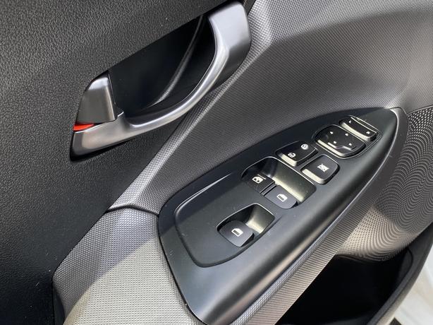 2019 Hyundai Veloster N FWD Turbocharged-AppLink/Navigation,Auto Climate image 8