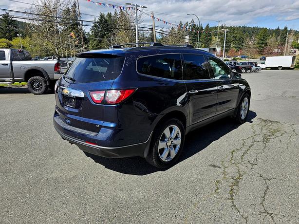 2017 Chevrolet Traverse LT image 4