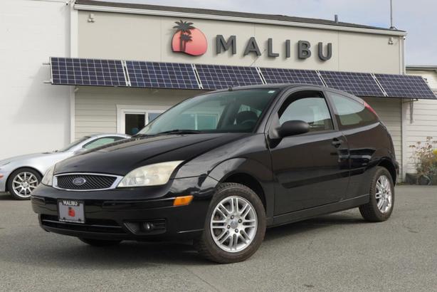 2005 Ford Focus 3dr Cpe ZX3 S image 1