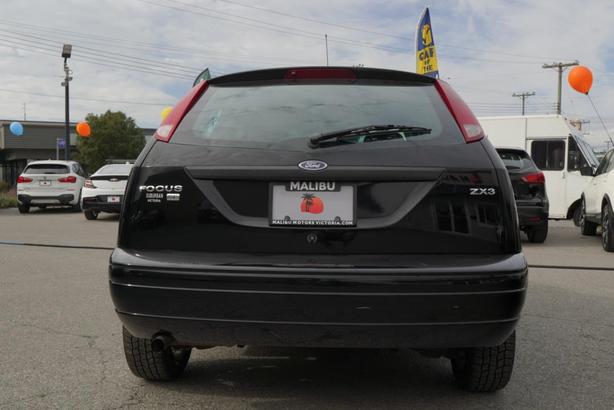 2005 Ford Focus 3dr Cpe ZX3 S image 3
