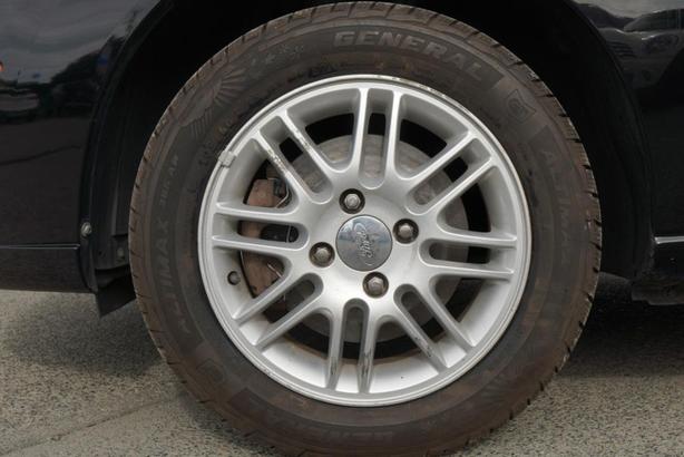 2005 Ford Focus 3dr Cpe ZX3 S image 4
