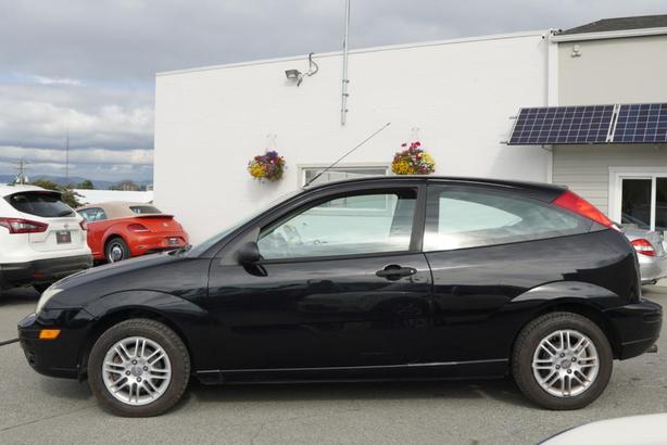 2005 Ford Focus 3dr Cpe ZX3 S image 8