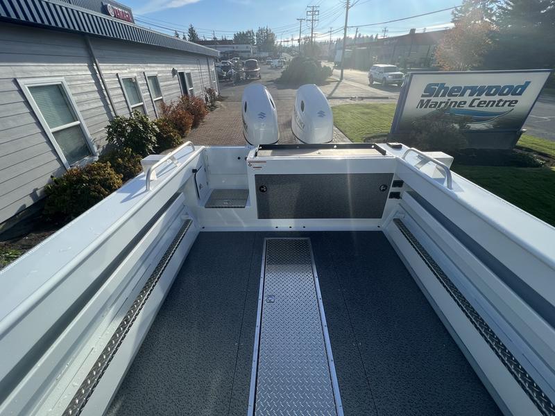 2023 Hewescraft Ocean Pro 240 OP ET HT display photo