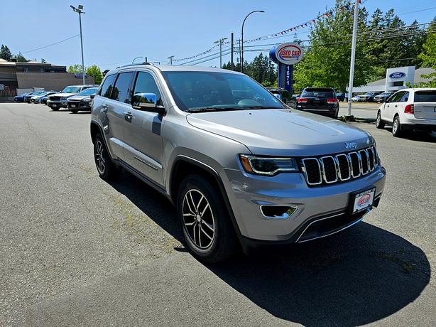 2017 Jeep Grand Cherokee Limited image 1