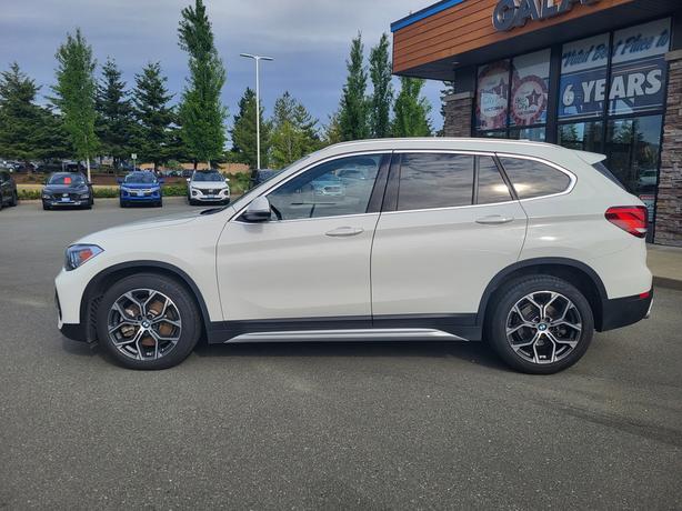 2021 BMW X1 xDrive28i - AWD, Navigation, Leatherette Interior image 3