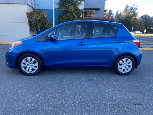 2012 Toyota Yaris LE image 2