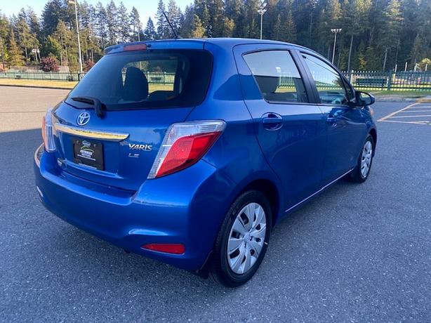 2012 Toyota Yaris LE image 4