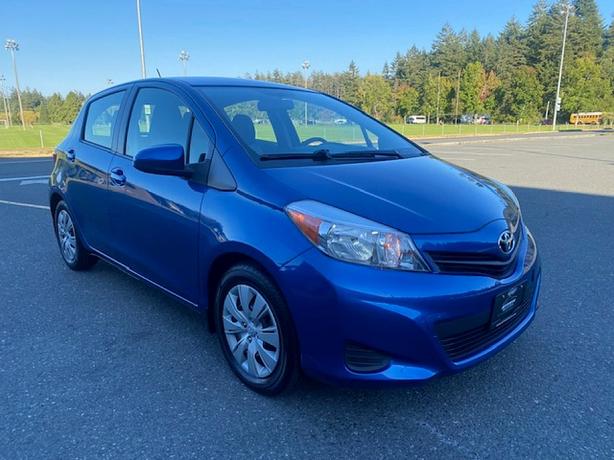 2012 Toyota Yaris LE image 5